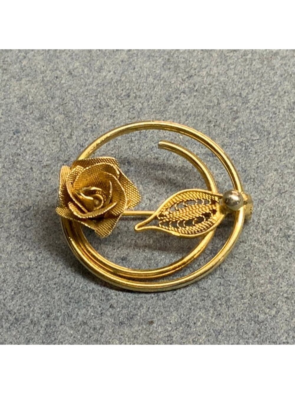 Sarah Coventry Rose Brooch Pin 1.5 In Gold Mesh Leaf Retro Vintage Elegant Glam